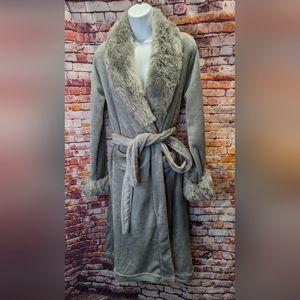 Tahari Gray Plush Faux-Fur Trim Robe